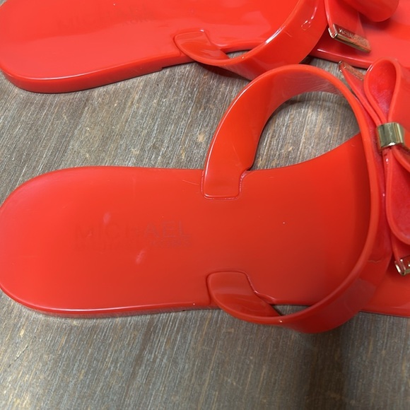 Michael Kors Red Jelly Thong Flat Sandals with Bow and Gold Detail - Picture 5 of 13
